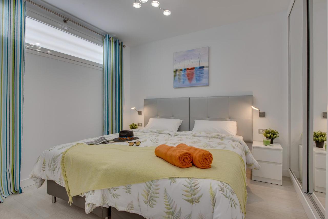 Modern Apartments Los Cristianos Center Exterior photo